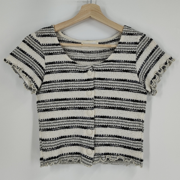 Levely & Thisway | knit crop top - Picture 1 of 3